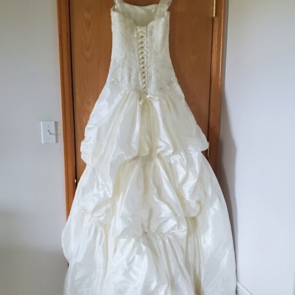 Lovely size 8 ivory wedding dress.  Professionally cleaned, sealed, and stored.